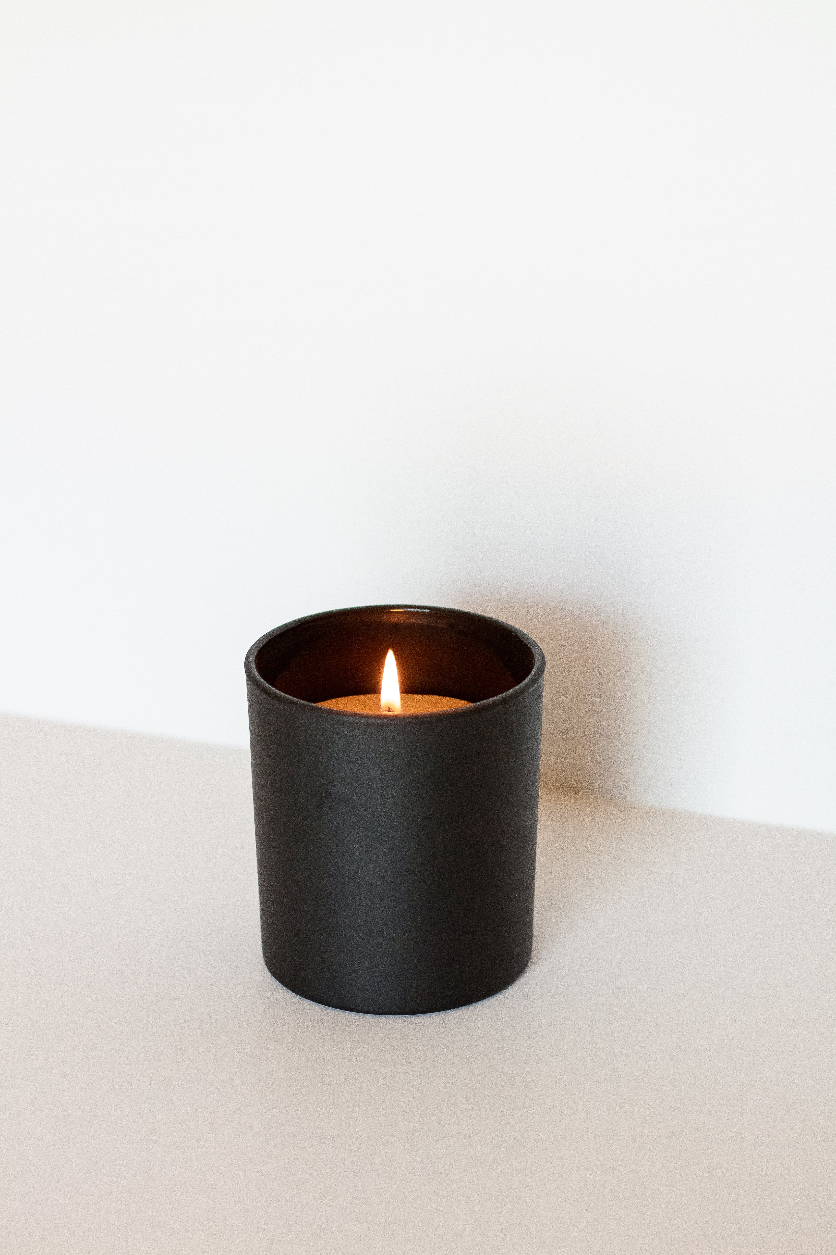 Black Ceramic Candle with Bamboo Lid Beeswax Nontoxic – TUMBLEWEED